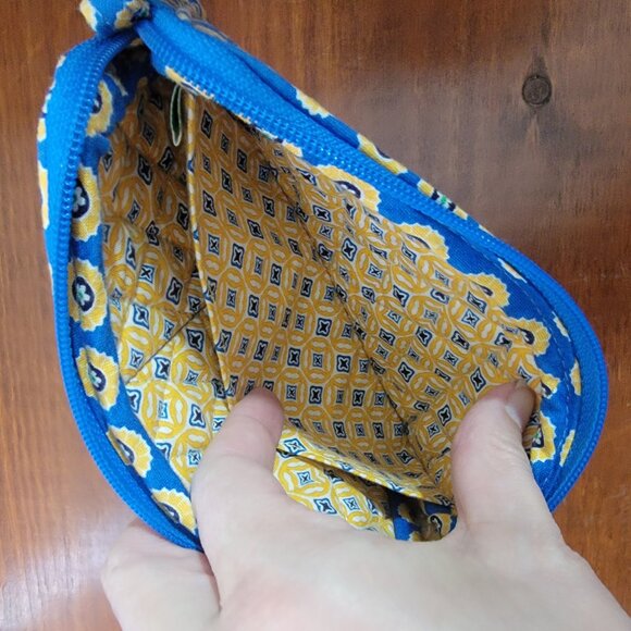 Vera Bradley Rivera Blue Zip Closing/Wristlet /Carryall Holder/ Wristlet. - Picture 11 of 14